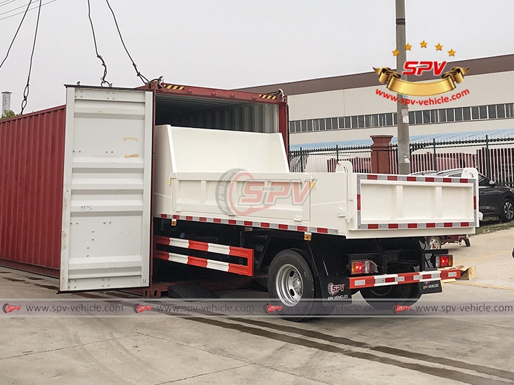 Dump Truck ISUZU - Loading
